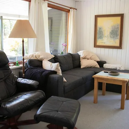 Cozy Summerhouse 100 M From The 度假居 *
