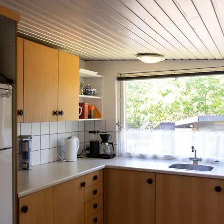 Cozy Summerhouse 100 M From The 度假居 Glesborg