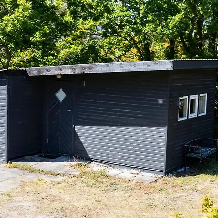 Cozy Summerhouse 100 M From The Glesborg